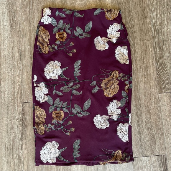 Eci New York Floral Embroidered Midi Knee Length Pencil Skirt Plum Maroon Red 4 - Picture 7 of 16